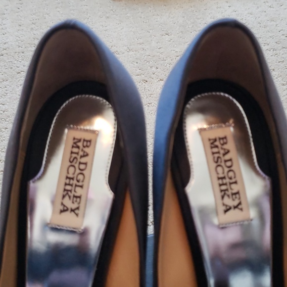 Badgley Mischka - Chocolate Brown Satin Bow Heels - Picture 3 of 6